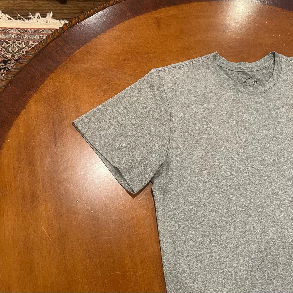 Nike Men’s Dri-Fit Short-Sleeve Fitness T-Shirt Heather Gray Large‎ Gym Athletic